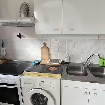 Maison Calme A Pour 5 Avec Jardin - Fr-1-236-172 *